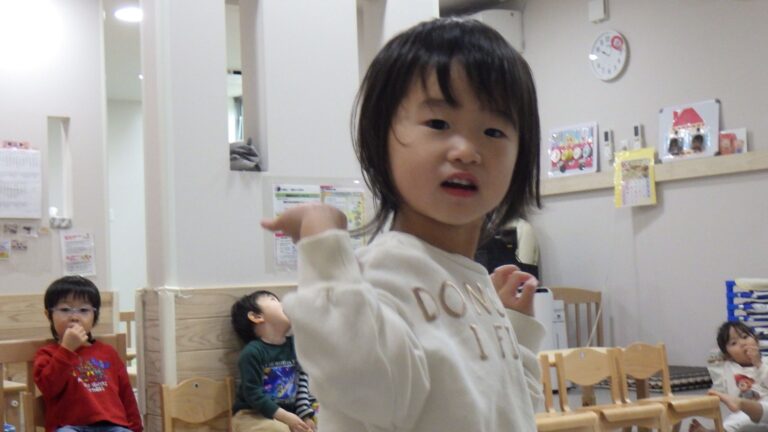 イェ～イ！こんなことしてるよ、あめ組さん！（２歳児）